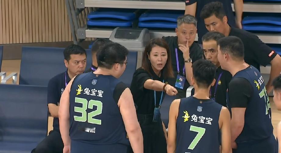 湖州队搞什么啊，第四节全队都没有体能了，不会被庆元逆转吧！
湖州队第四节打的真难