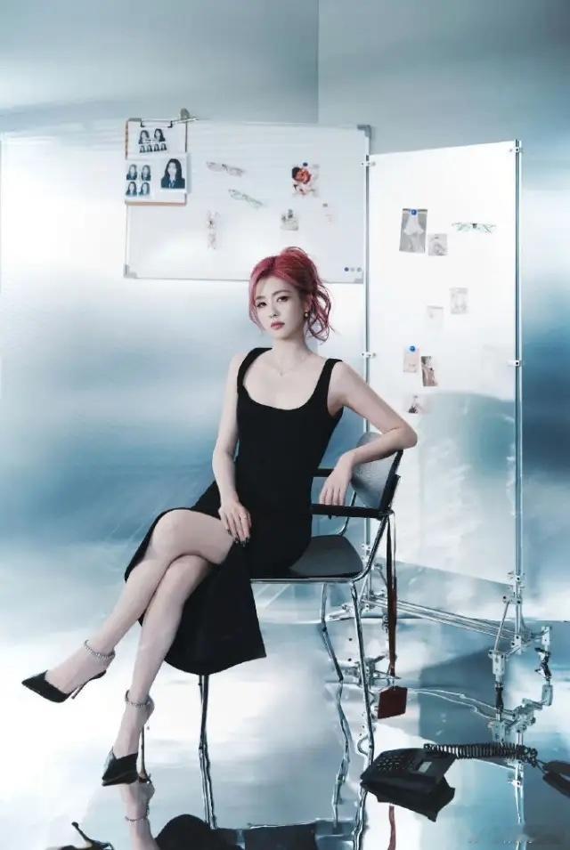 白鹿的古董高定果然还是被嘲了一个时尚博主说她香奈儿古董高定是二手古董店租的，租金