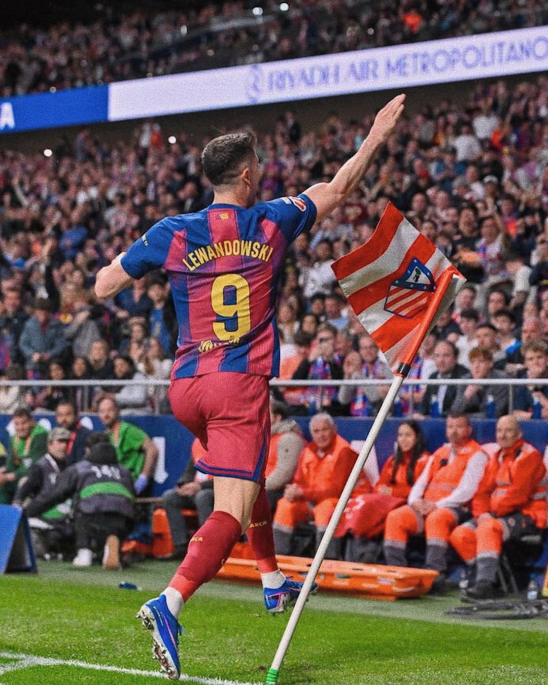 Robert Lewandowski knows where the goal 