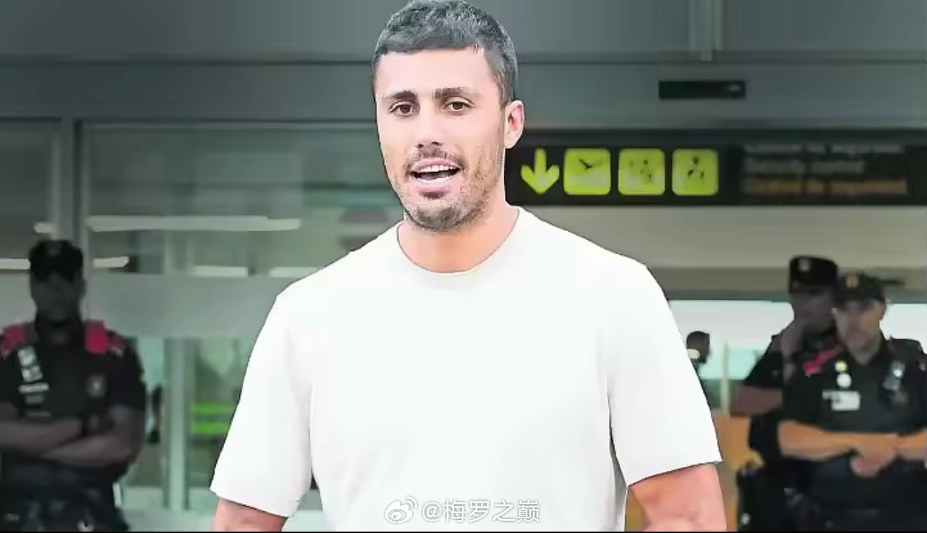 据《世界体育报》报道，由于罗德里曾征战西甲赛场，巴塞罗那俱乐部可以省下他的首次注