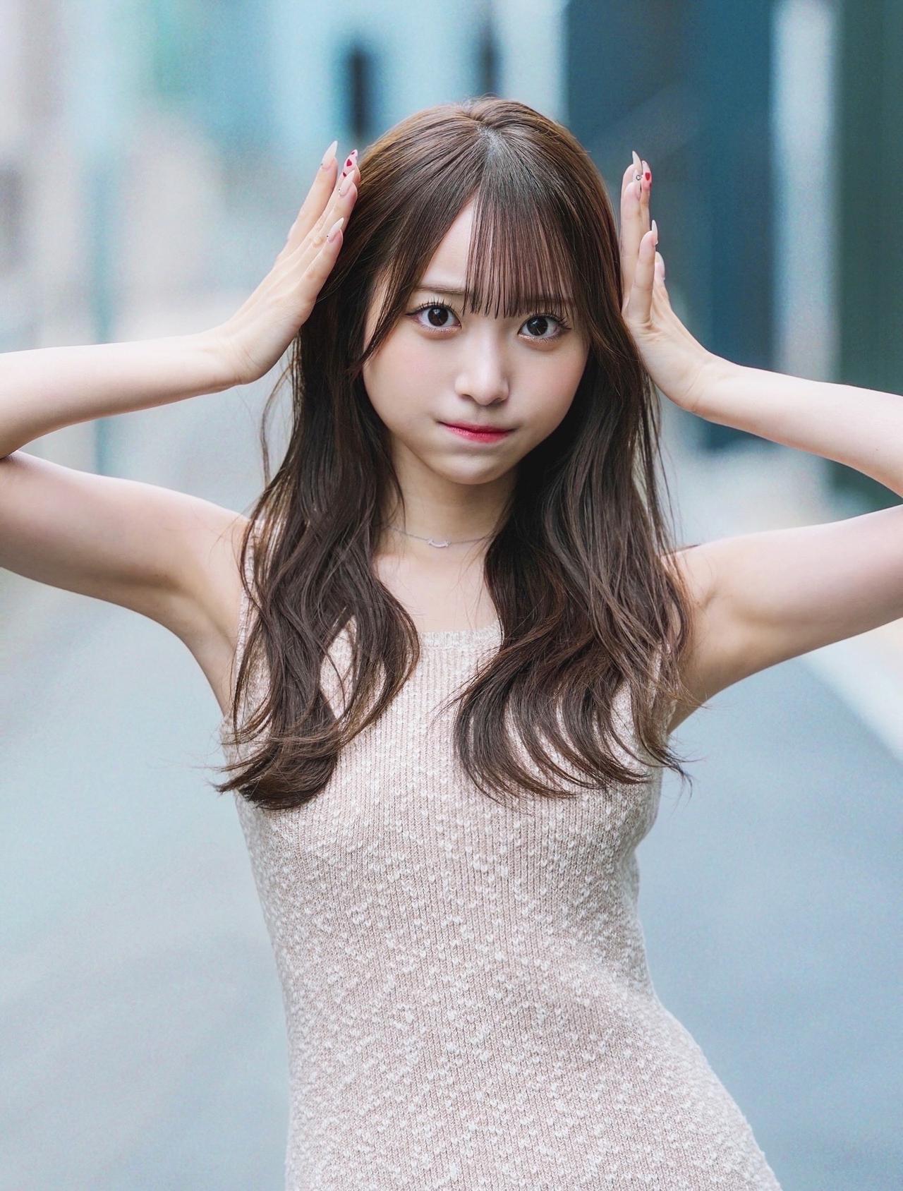 长发飘飘，风姿绰约