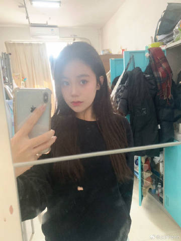 大一那会总想给自己打扮成熟一点，殊不知现在已经变成谎报年龄的时候了。...