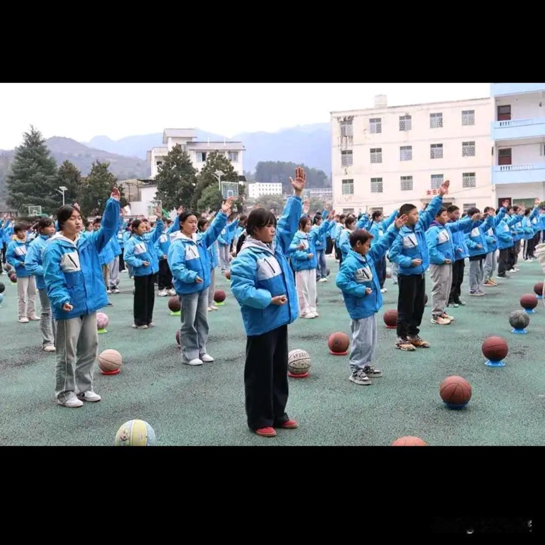 高中没戏了，选中专还是职高，得好好琢磨。要是成绩在300 - 500分，不想压力