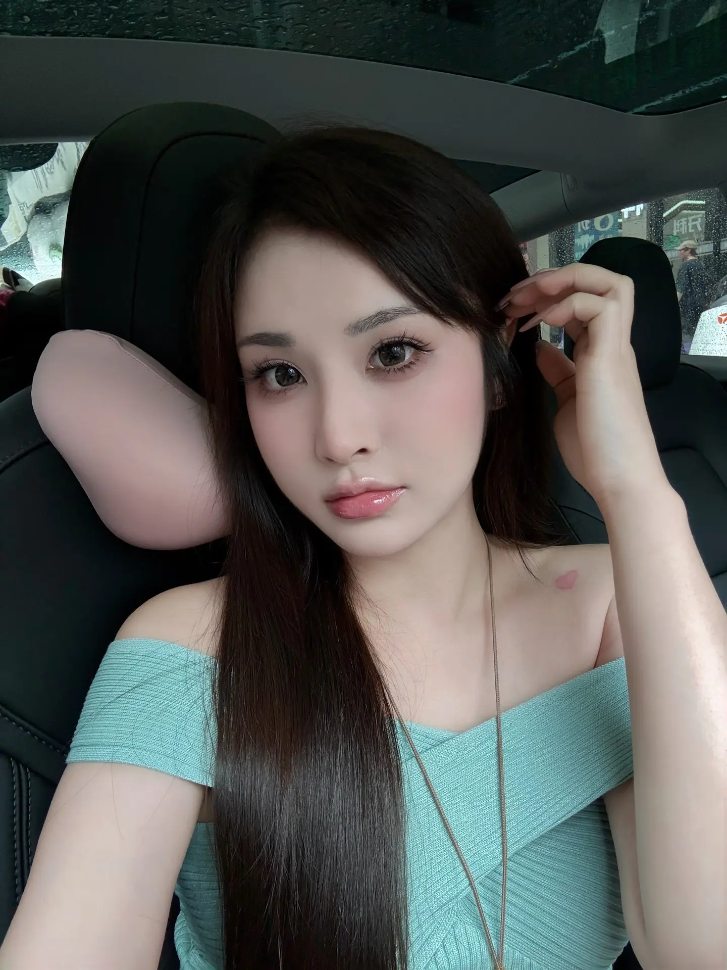 今天喷的香水是蒂普提克肌肤之花，非常符合我的25岁，美丽 骄傲 自由