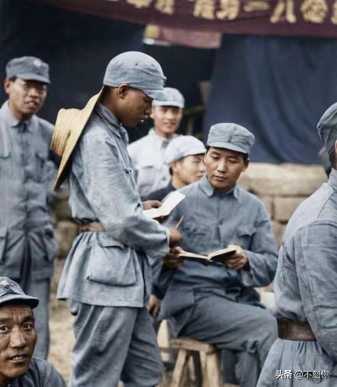 这张罕见毛主席照，居然这么斯文帅气？毛主席这张老照片，头一次见到的时候感觉就是不