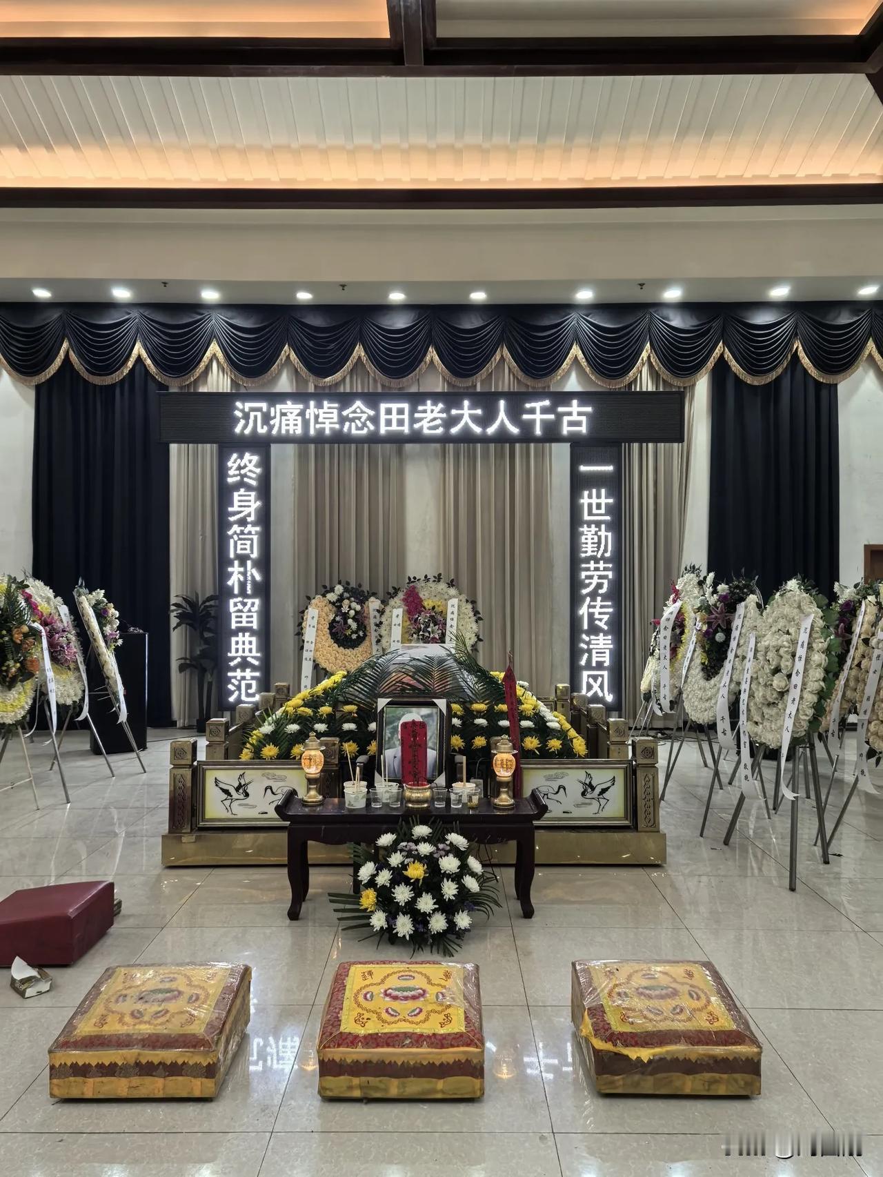 雨霖铃·田仕贵老父亲千古
（2025年4月29日）
河溪凝咽。兴龙山暮，烛影明灭