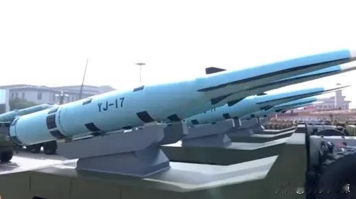 鹰击17常被视为东风-17的“舰载缩水版”，但其战力绝非简单的尺寸缩减。它采用了