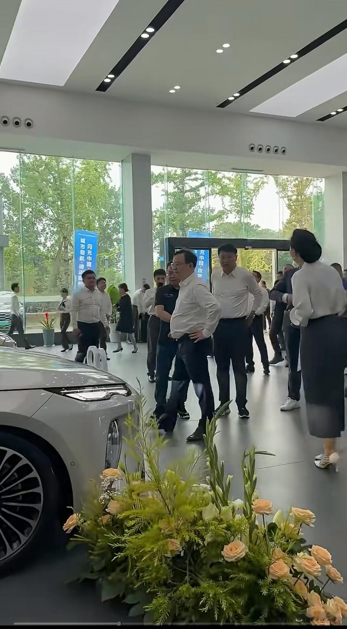 比亚迪总裁王传福先生，中国汽车领头人，也是中国民族工业的脊梁。

只是希望您减减