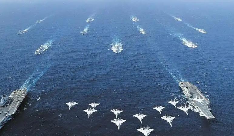 西太平洋海上博弈迎来关键转折点，中俄联合编队深入菲律宾海开展实战演训，一举撕开美