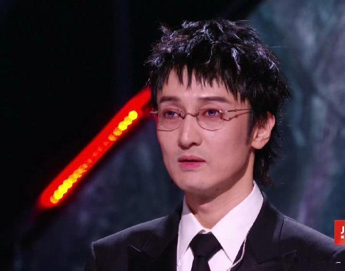 谁给王传君选的美瞳披荆斩棘 看直播的时候目光总被眼睛吸引，这款美瞳不是浮夸挂，却