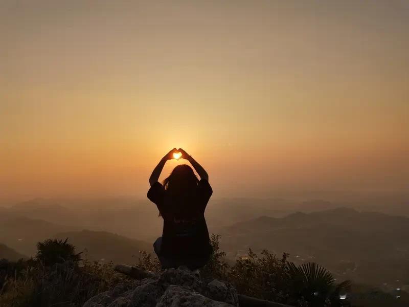 学驾照时，不少人都有过被教练羞辱的糟心经历。我一朋友考科目二练车，教练老挖苦他，