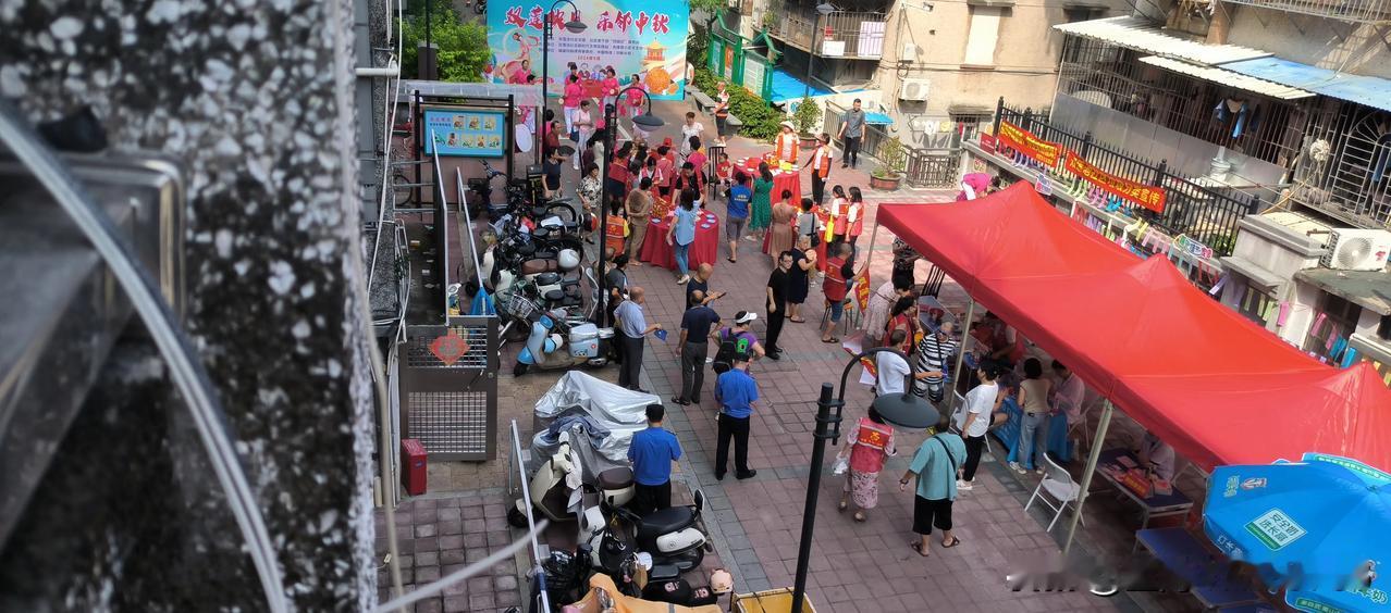 #你喜欢吃什么馅的月饼#感谢贵平台领导的盛情邀！请致敬！
  如今，在闽南地区本