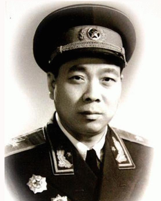 原北京卫戍区司令员吴忠，上任后严厉训斥了殴打彭老总的的副司令。

 在那个动荡的