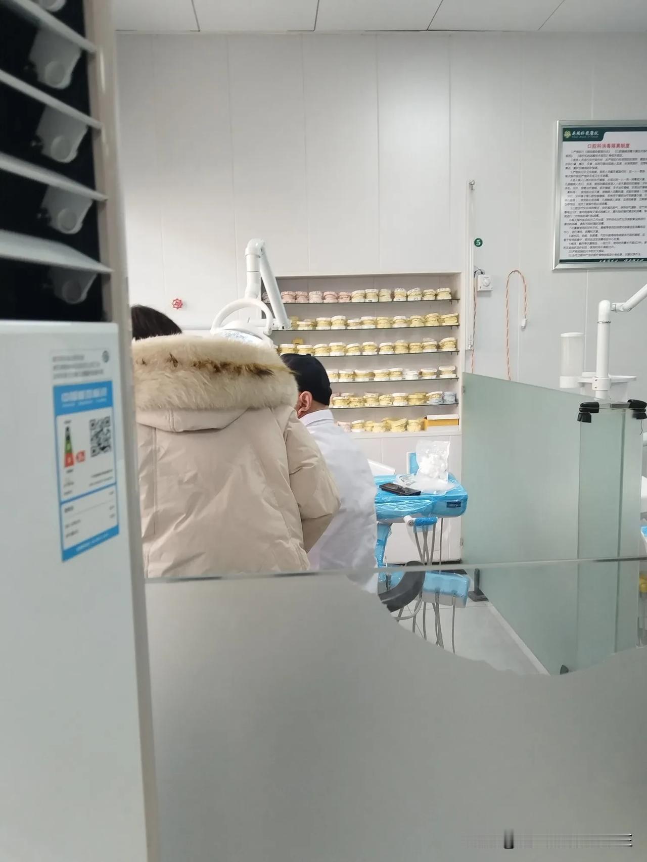 立春新韵
 
暖日融冰破冷冬，
柔枝轻舞唤春风。
田头新绿萌初动，
鹊语檐前韵几