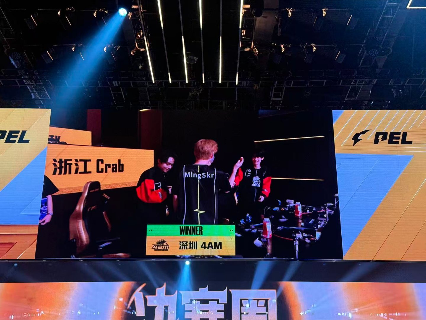 4AM双人开门红4AM战队双人联手吃鸡，势如破竹拿下PEL夏季赛突围赛开门红！ 