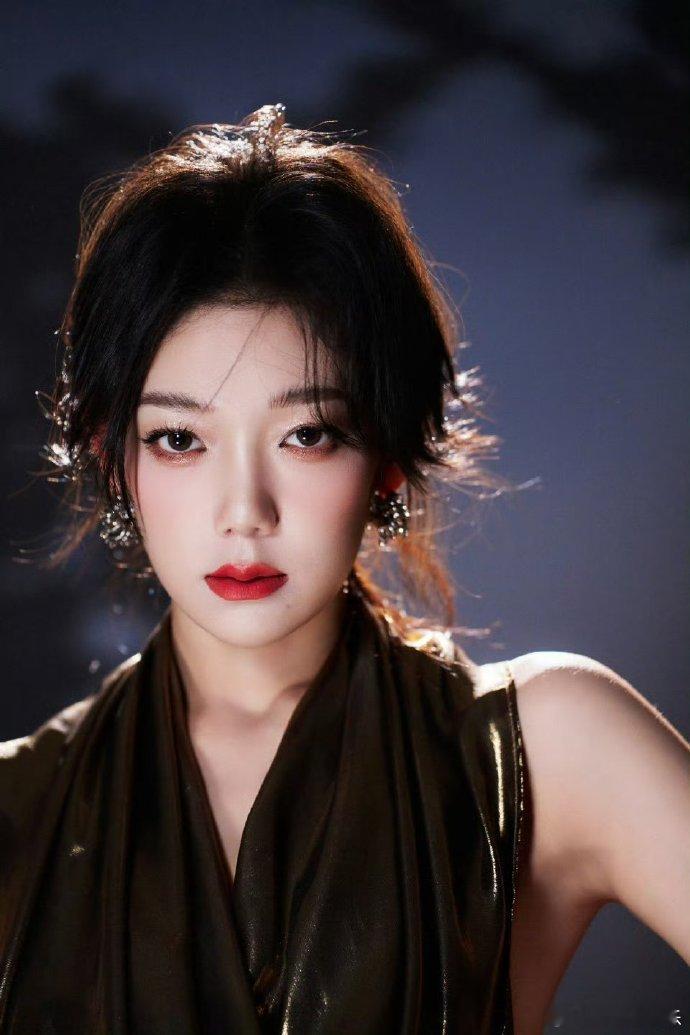 希林娜依高官宣加盟声生不息华流季本来还在犹豫追不追，看到希林娜依高加盟，直接火速