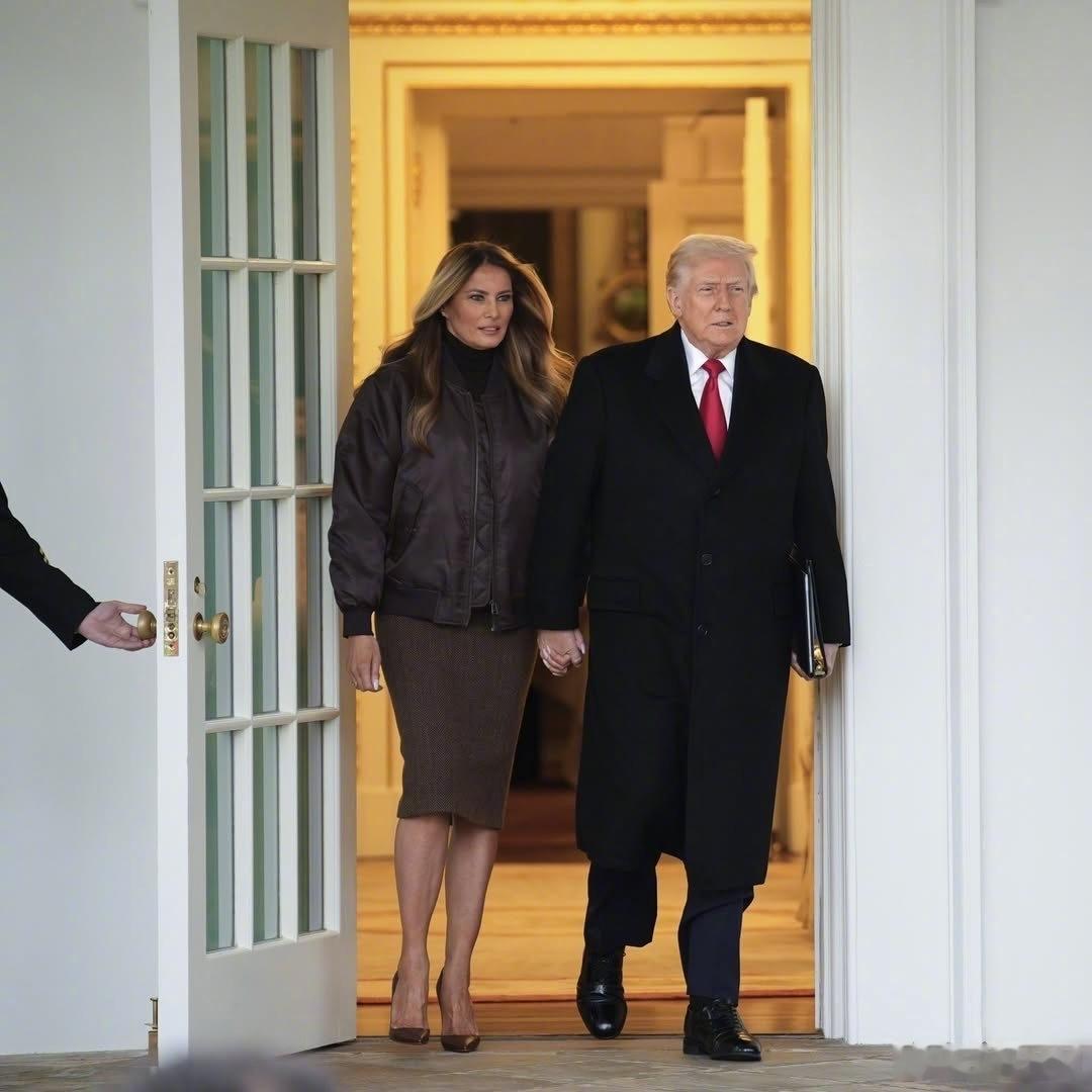 特朗普赦免火鸡。 