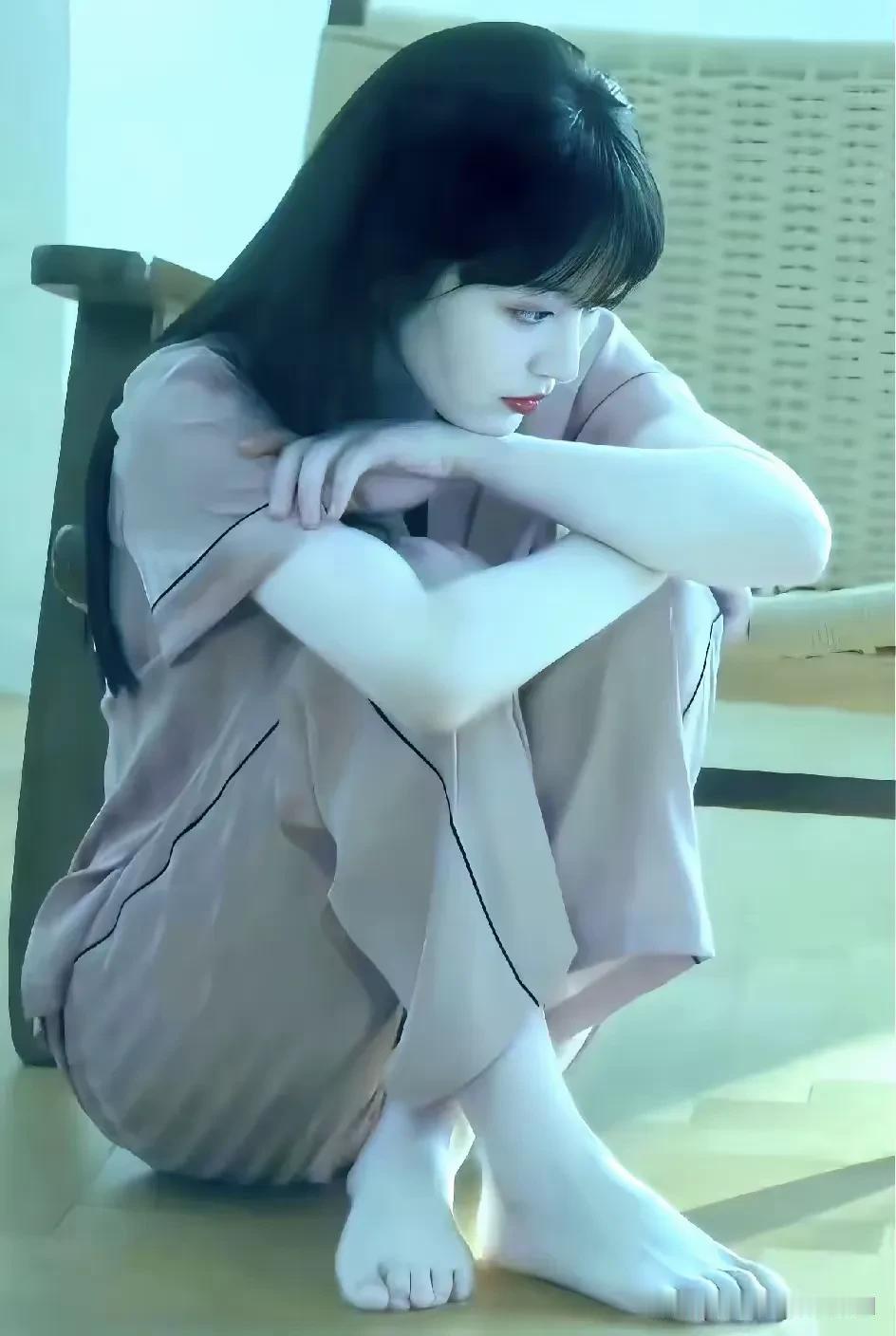 凭你的直觉，她穿多大码子的鞋？