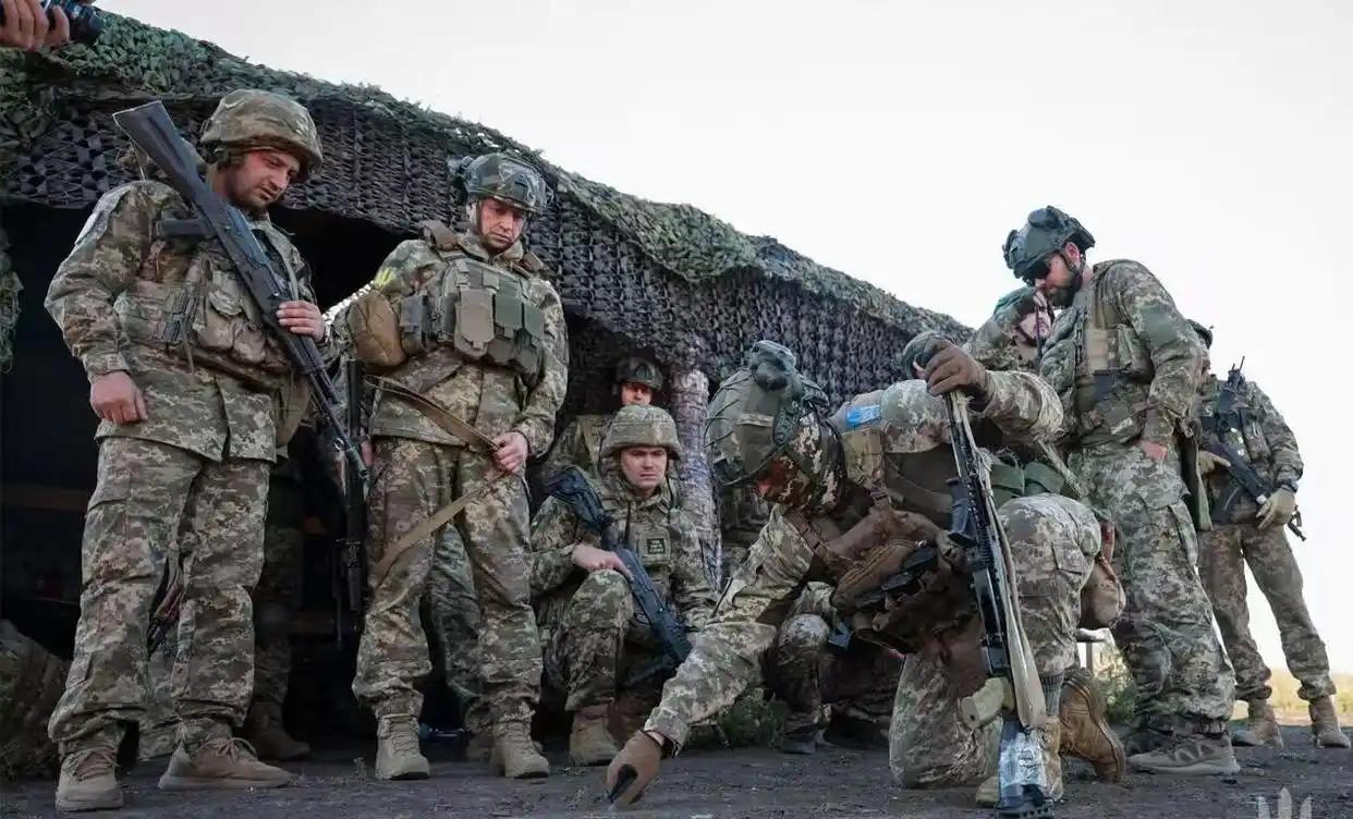 英国发现一个非常奇怪现象，俄军导弹只打击乌克兰第聂伯罗河左岸电力系统。俄军却没有