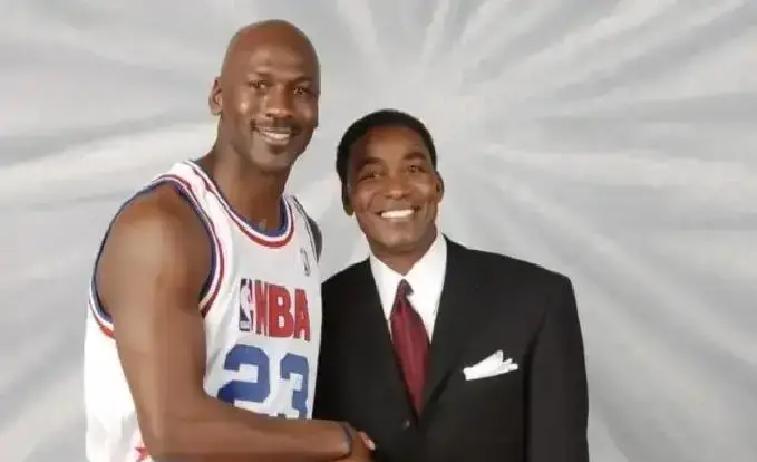 梦一队拒了他，乔丹亲手卡死
 
活塞更衣室那帮人把乔丹摔得够呛，后来名单公布，托