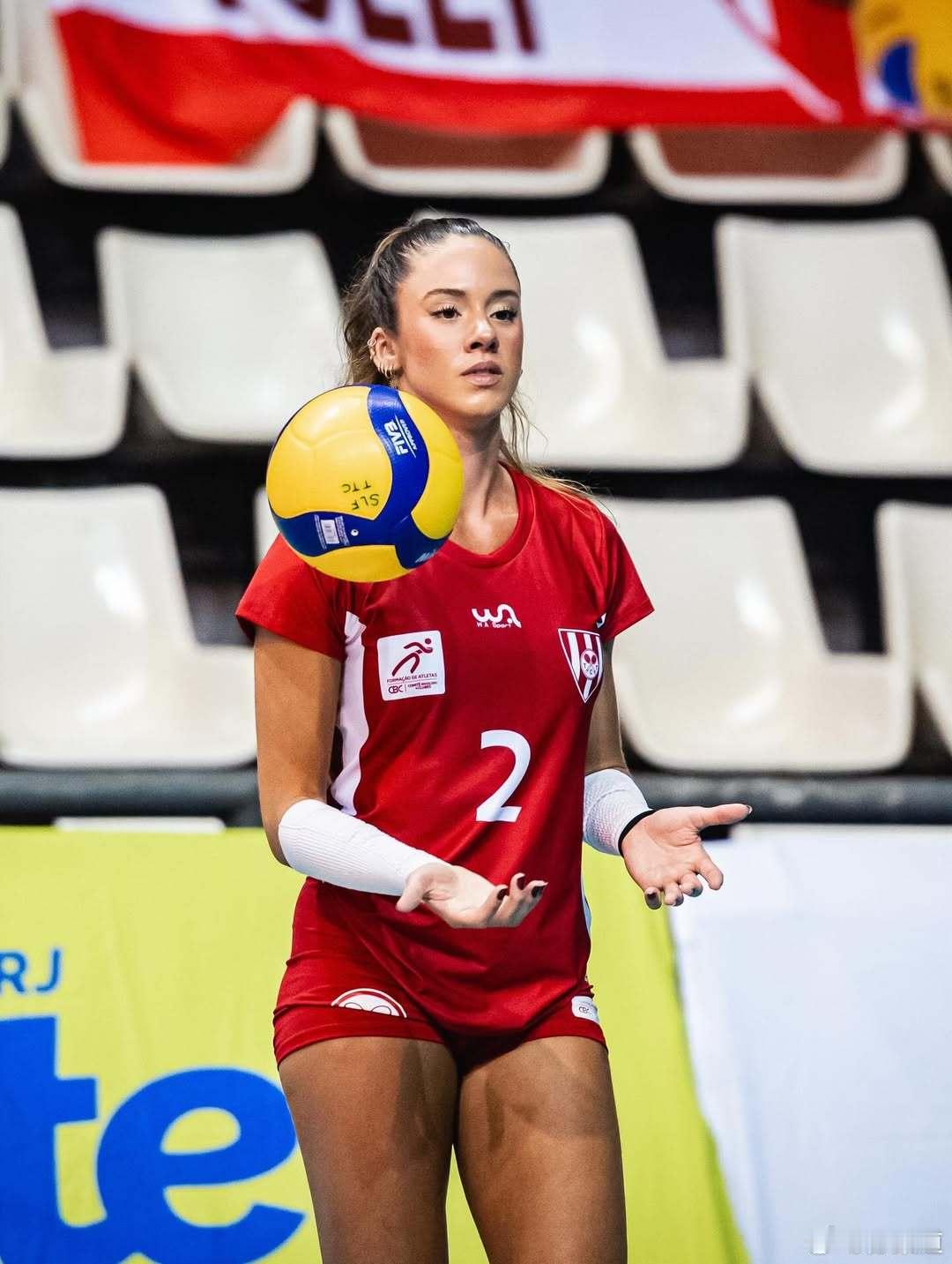 巴西接应朱莉娅·阿泽维多上周日（23日）晚间，在其效力的蒂茹卡俱乐部附近的孔德·