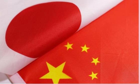 气死个人！高市早苗至今不肯为涉台言论道歉，日本企业急得火烧眉毛跪求访华——华春莹