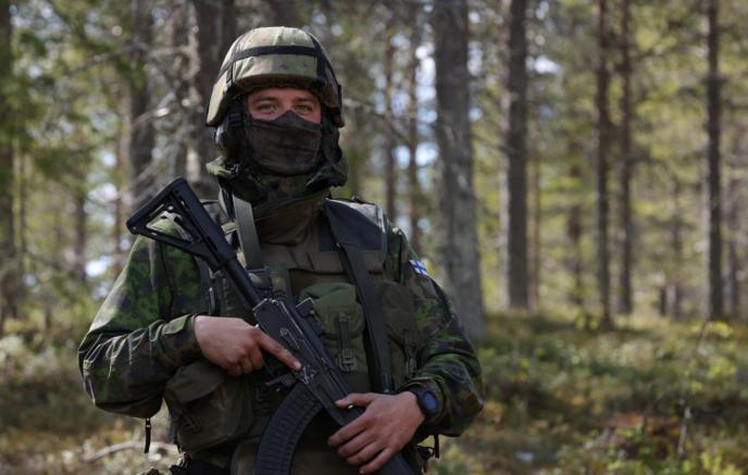 俄驻芬大使：芬兰已向乌克兰提供32亿欧元军援
 
帕维尔·库兹涅佐夫补充称，赫尔