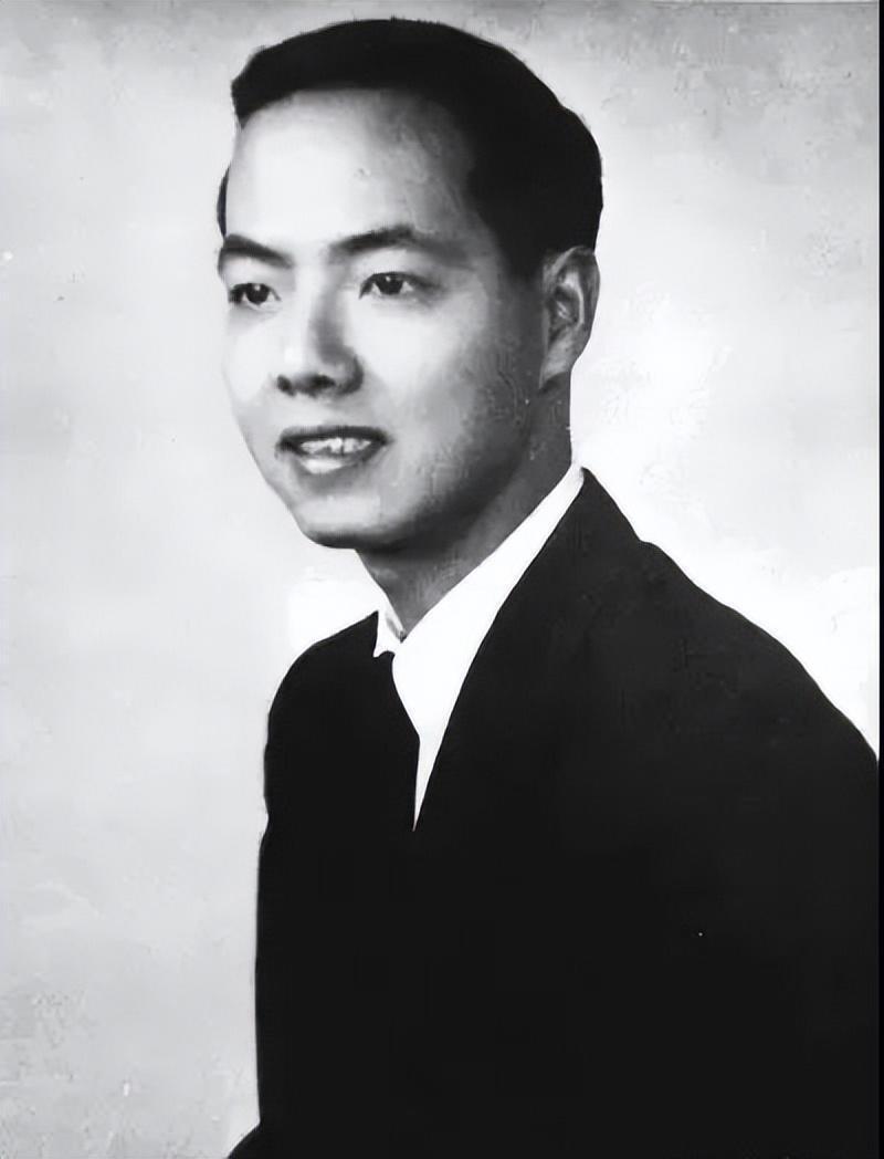 [太阳]1946年夏，李政道被自己的老师费米突然问到：太阳中心的温度是多少？李政