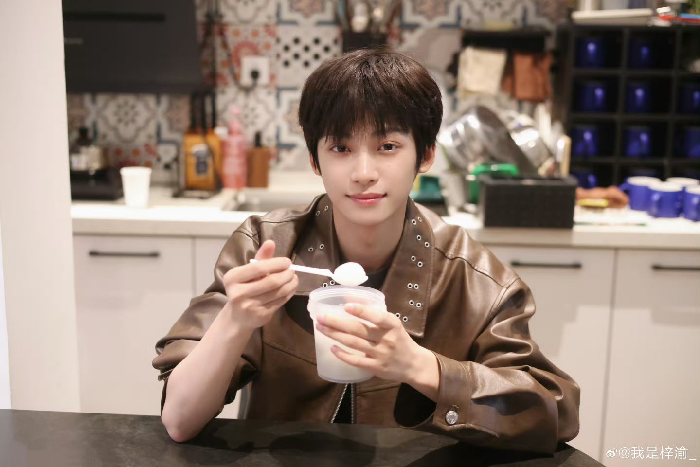 梓渝 zy梓渝未来可期 月亮可以向我作证 我向它传达了很多想你的简讯.