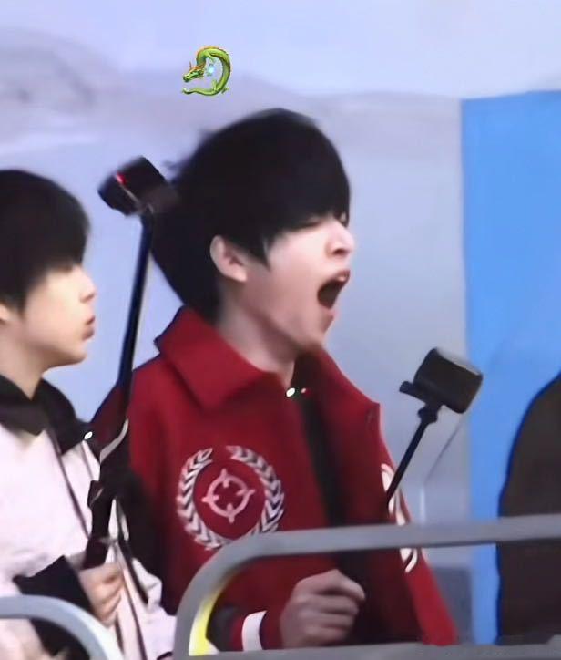 tg张桂源打哈欠 ​​​