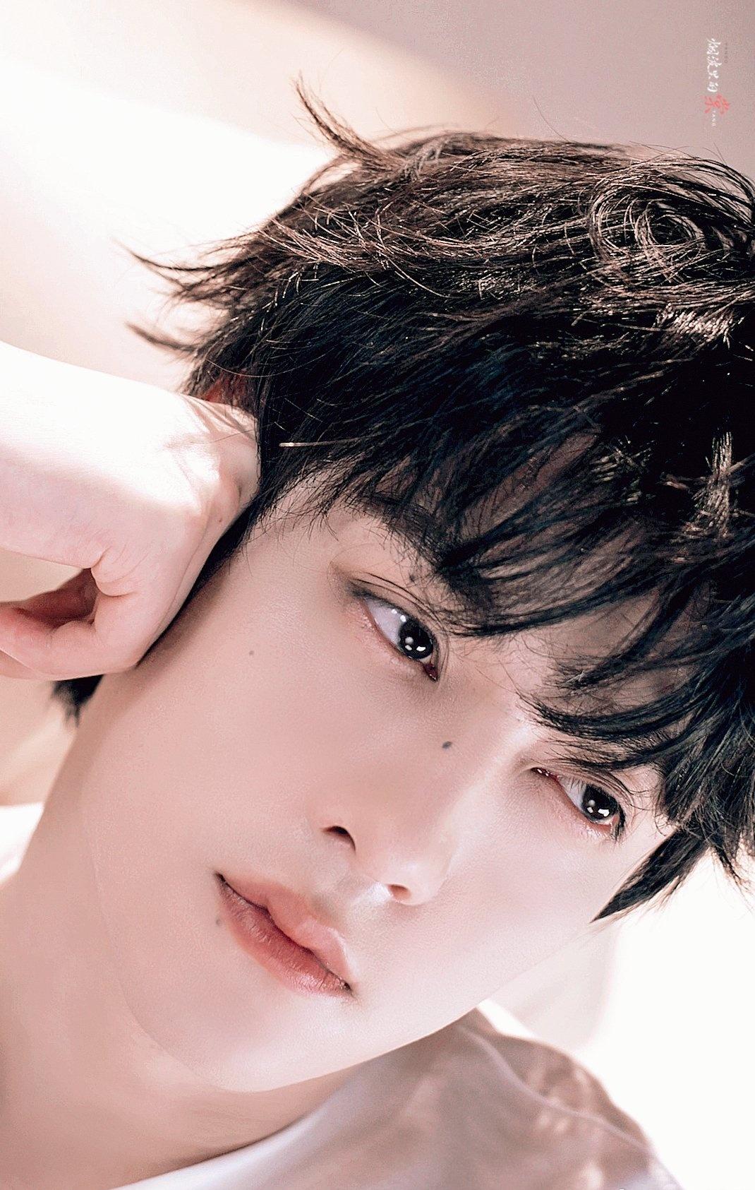 🍋田栩宁说真的很香

深耕沉淀古树不羡流云疾走，静默向下积蓄磅礴力量。深扎时光