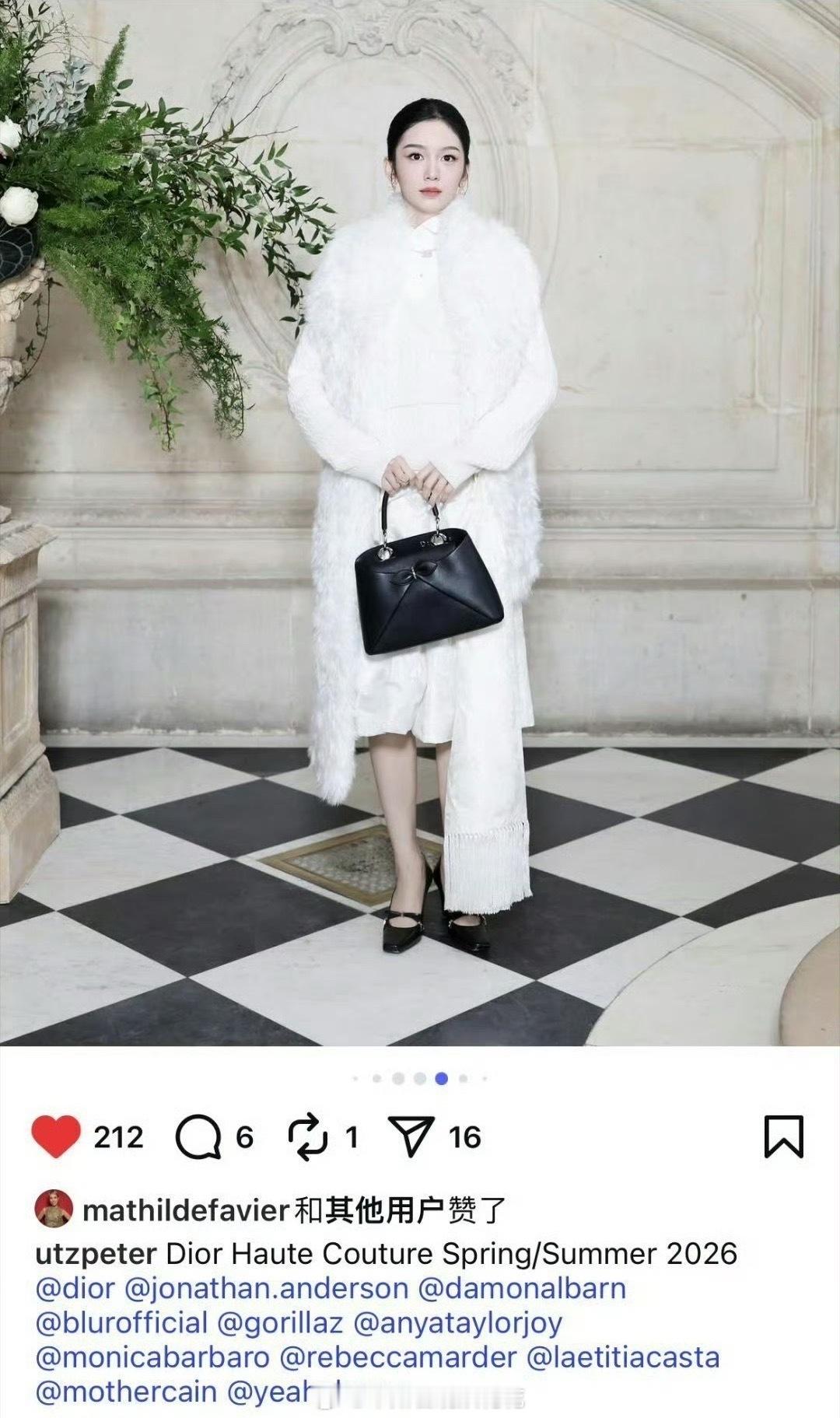 🥥迪奥女郎排面好足迪奥总监点赞周也ins迪奥总监ins发了周也