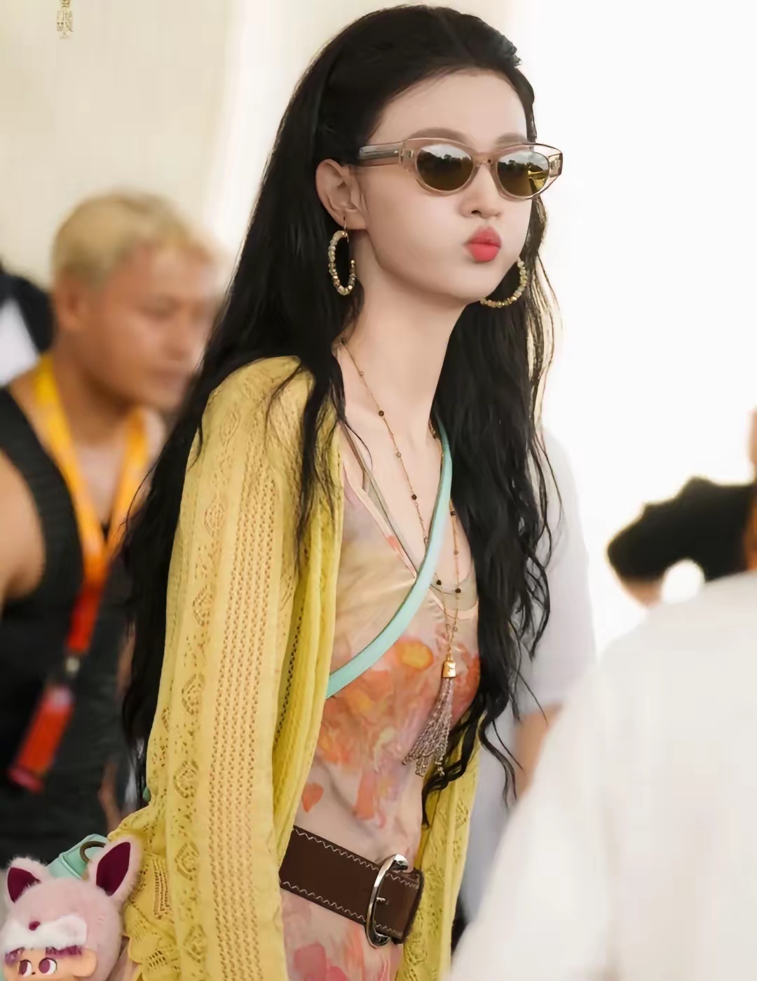 王楚然现在就出发造型 明艳大美女 