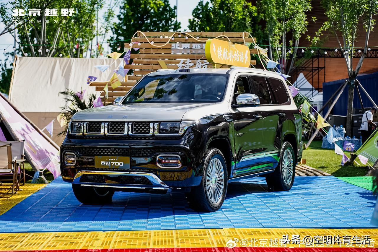对于越野玩家来说，泰钽700不仅仅是个交通工具，更像是一个能去任何地方的智能豪宅
