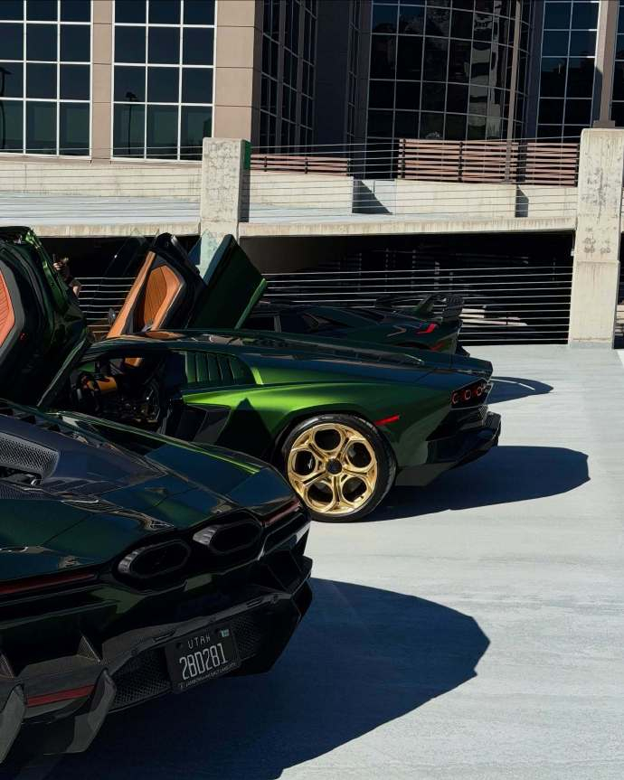 这抹绿确实毒，兰博基尼的调色盘向来大胆，敢选这个色的车主品味和钱包都很在线💚不