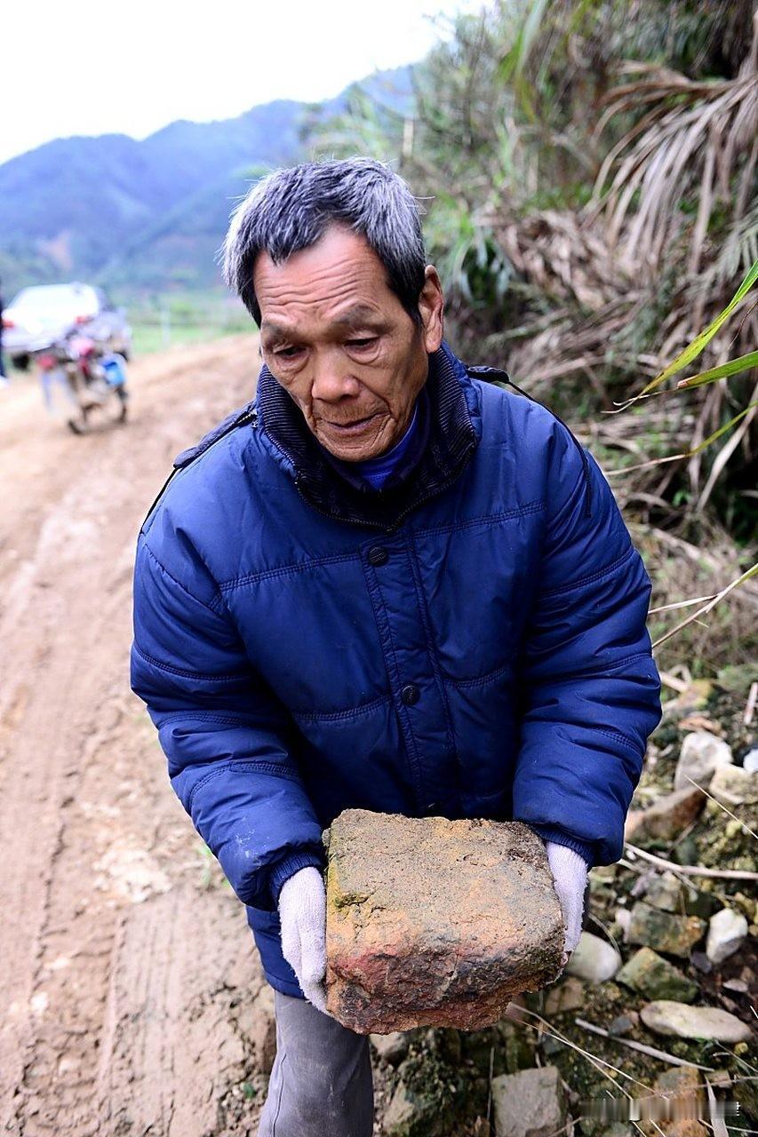 1971年，一个老农贪便宜，娶了一个不要彩礼的懒老婆，懒老婆不会做饭，不想同房。