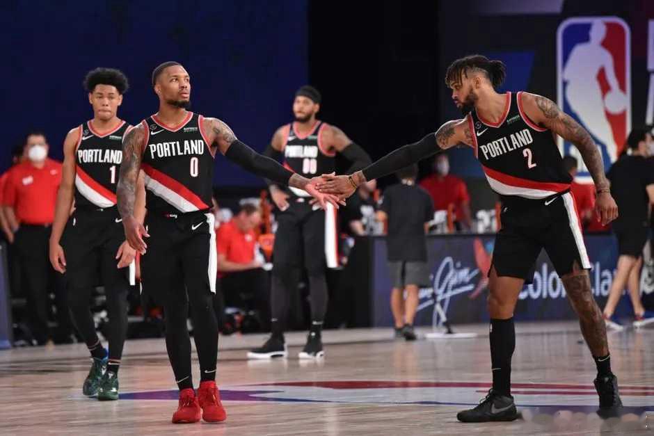 动态与趣闻球星● 开拓者对阵灰熊的比赛中，中国球员杨瀚森虽然因犯规困扰仅出场3分