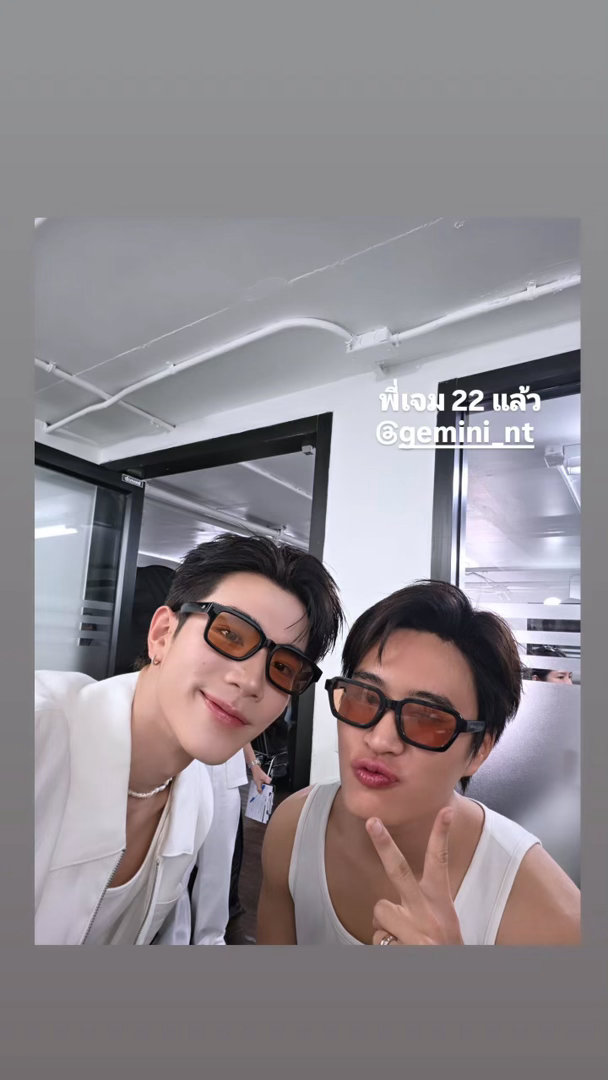 🐭P’Gem已经22啦🐭情侣墨镜自拍😎*啊啊纳塔瓦实时更新 鸡丝现在呆一起