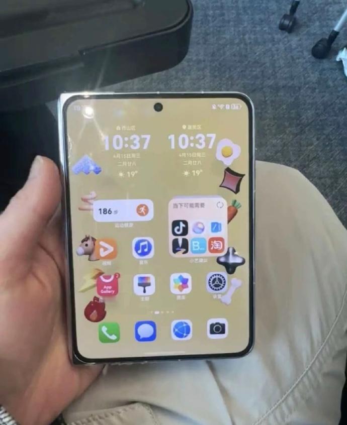 华为PuraXMax 真机曝光，内屏目测比例应该是16:10，追剧太舒服了，完全