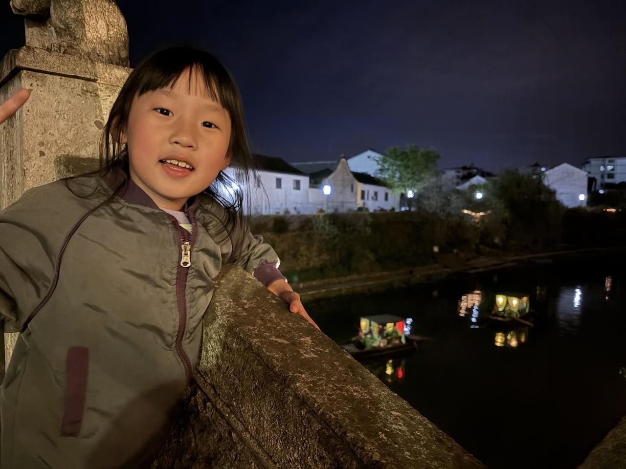 陪孩子在一起，那必须幸福啊！就说上次带孩子去公园，小家伙看到花丛里的蝴蝶，兴奋得