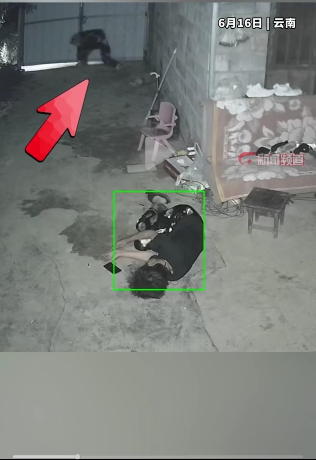 男子突发缺钾晕倒屋内，好友情急翻墙破门紧急施救
 
近日，一则暖心救人的事迹引来