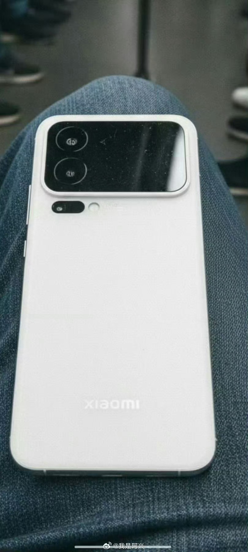小米16长这样？也是横向的摄像头模组？和iPhone17 Pro比谁好看？[喵喵