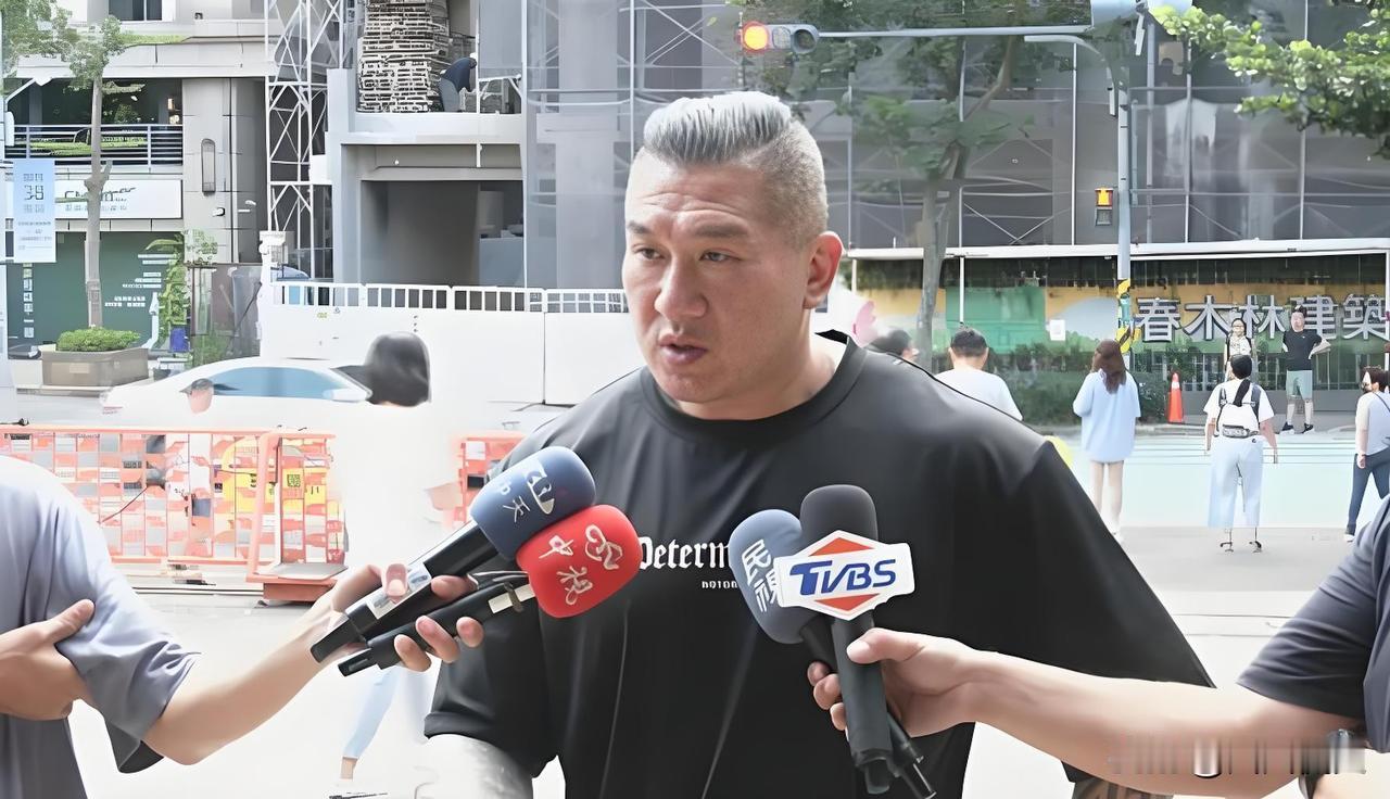 馆长说的一句话，很有道理，馆长说：“国民党打内战，输给了共产党，被赶到台湾来，在