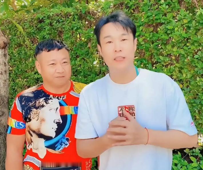 小沈阳自从火了以后，每个月给他哥哥的卡里打5万，雷打不动。每个月5号，固定5万块