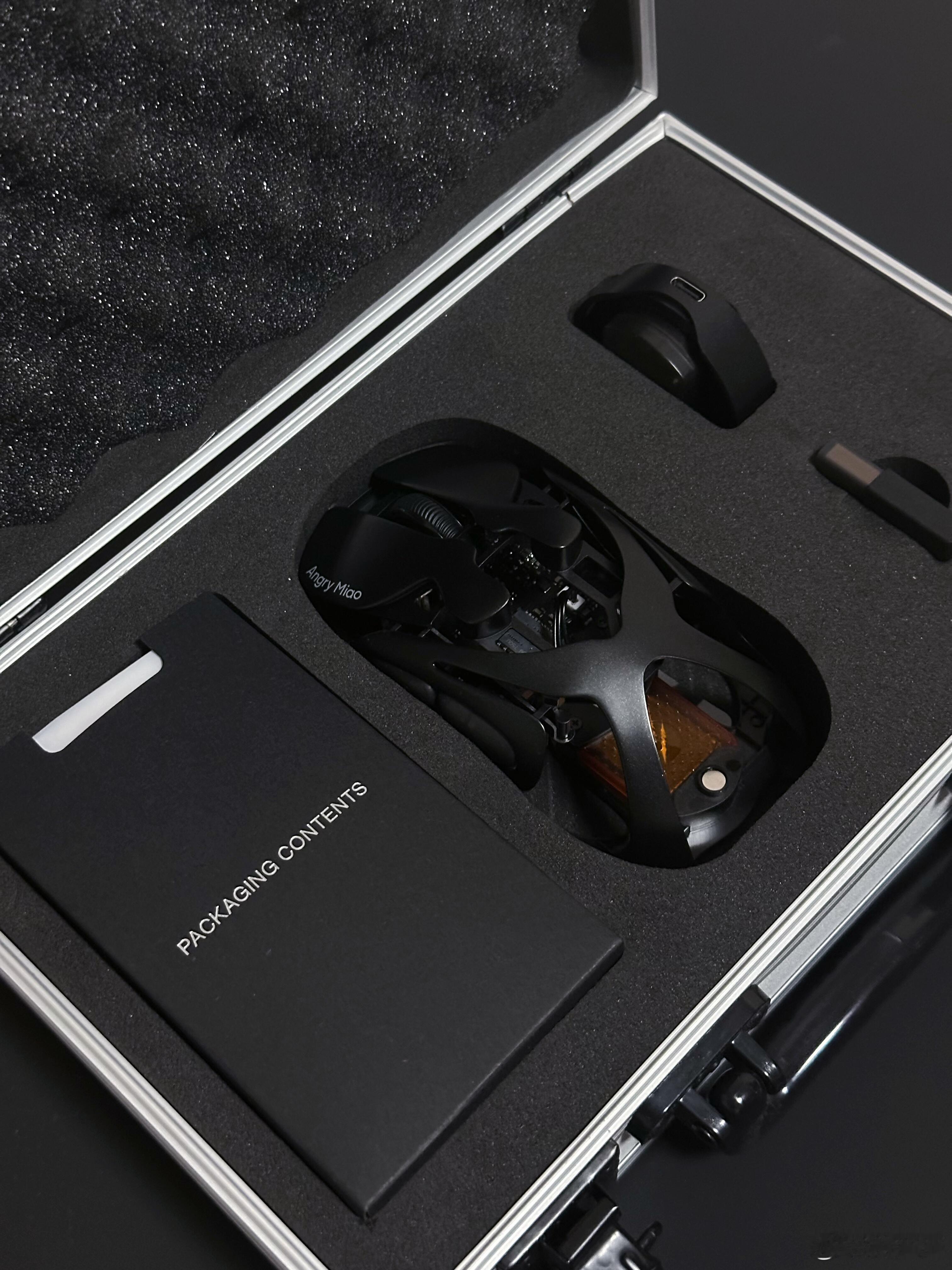 怒喵InfinityMouse鼠标🖱️⚡️设计：采用全镁铝合金镂空骨架，兼顾轻