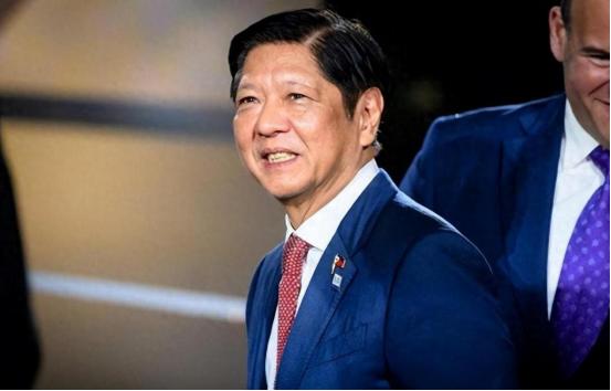 14国炒作所谓“南海仲裁”后，菲方无视警告，冲撞中方巡逻艇
 
继美菲等14国炒