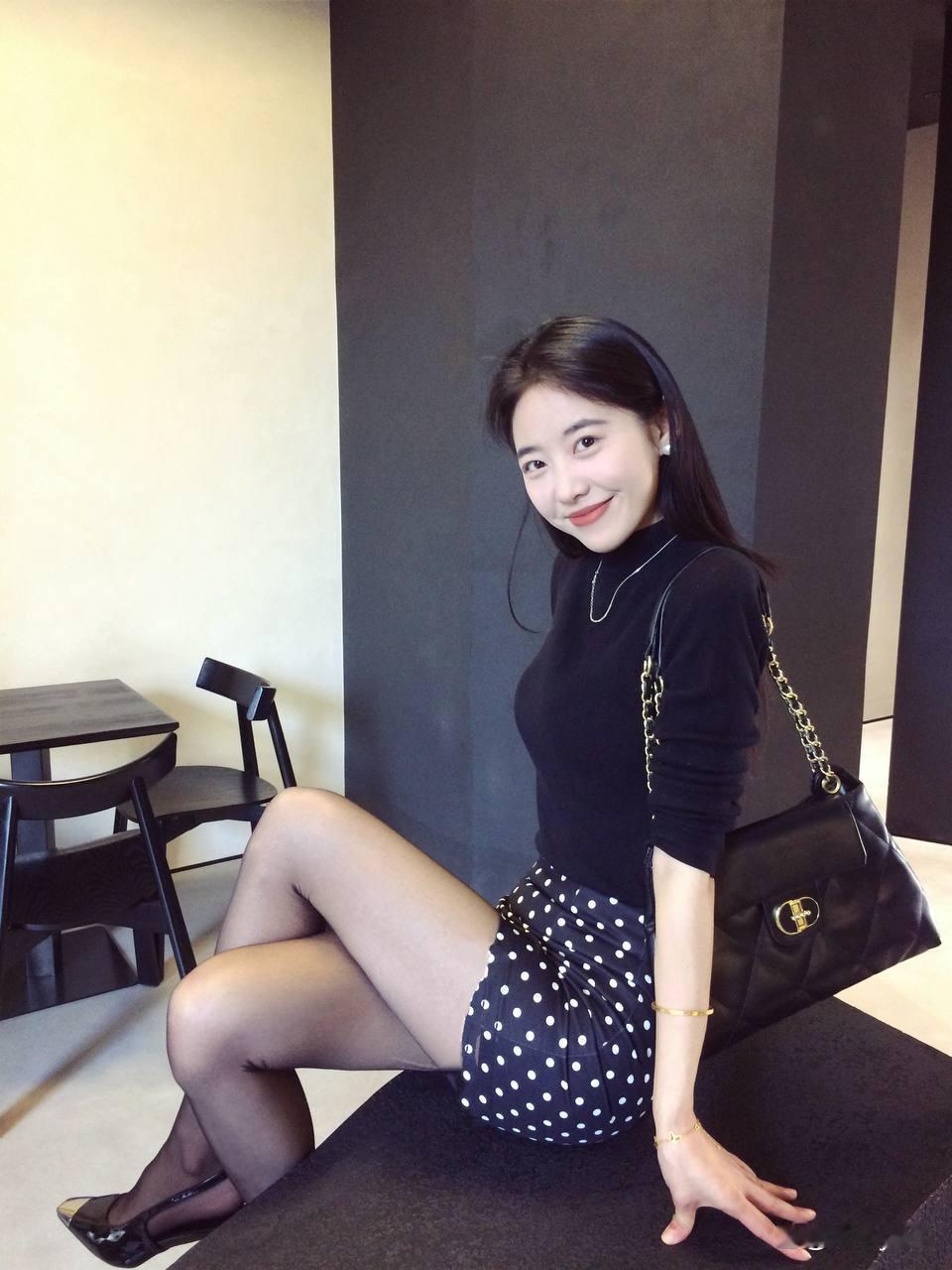 曾经想过深爱一个人怎么够
还要刹那和天长地久