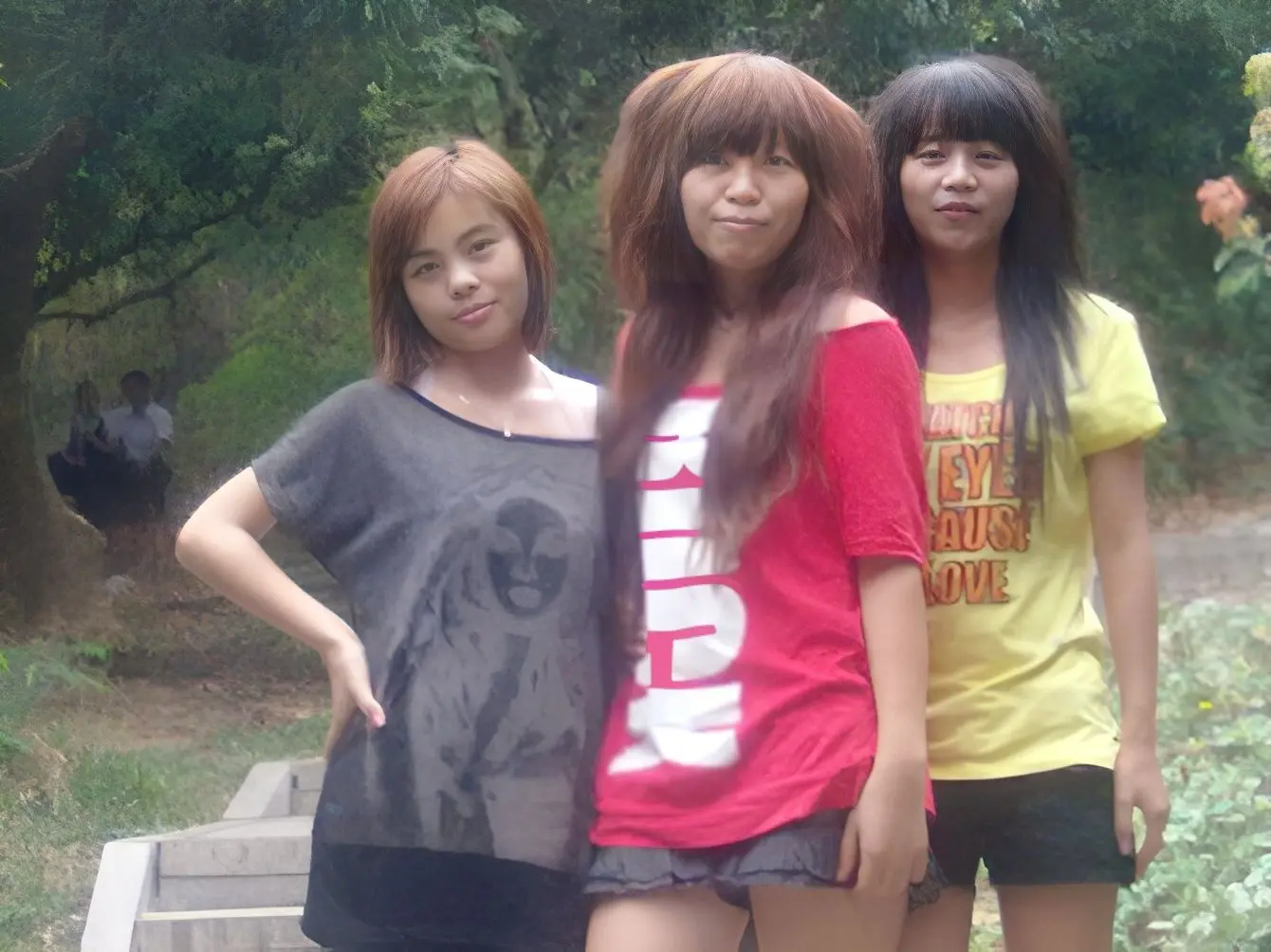 初听郑源是少女，再听已是中年妇女，回不去的何止是时间，还有曾经的自己