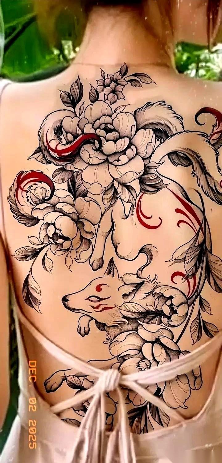 十八岁，书不念了。
跑去跟人学纹身，还特勇敢，拿自己当试验田。
从胳膊到大腿，再