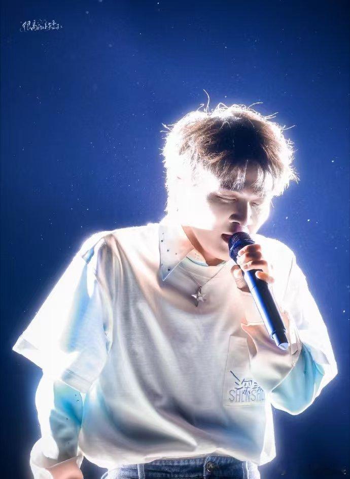 周深叮叮当当传到海外 哇塞！周深春晚新歌《吉量》传到英国啦！纽卡斯尔春节游行，几